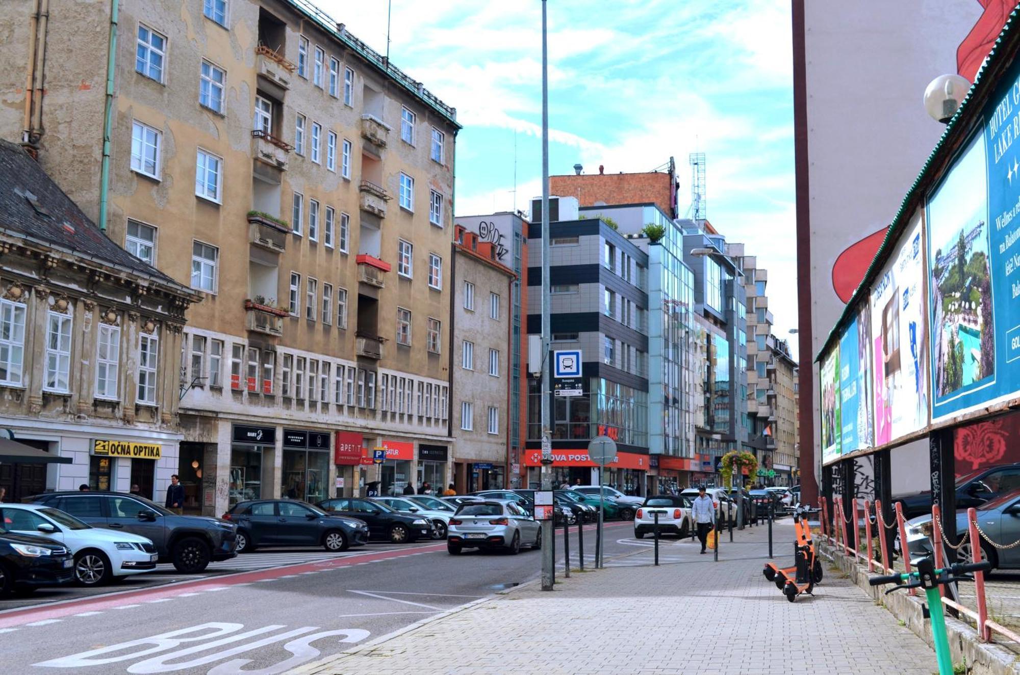 Natural-Style Apartment In The Centre Of Bratislava Exterior photo